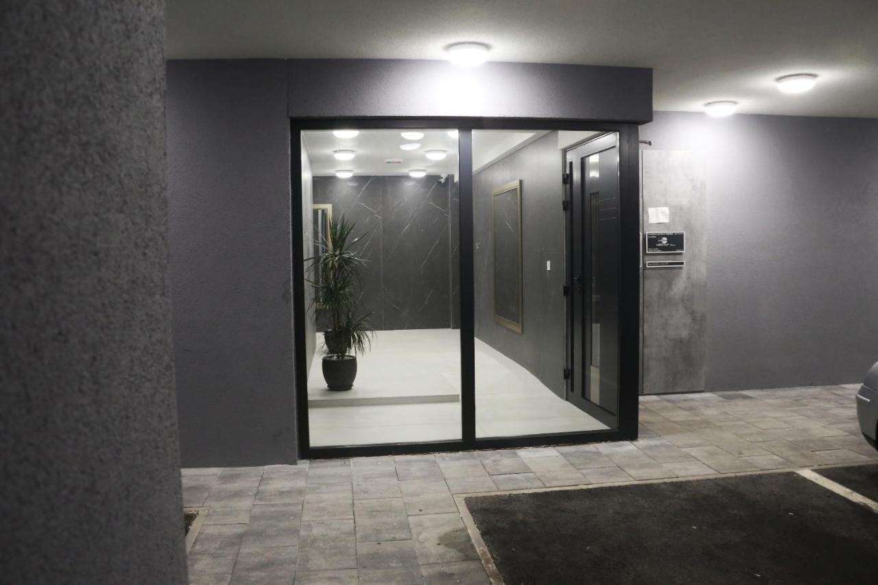 Apartman Natasa Sa Podzemnom Garazom Banja Luka Esterno foto